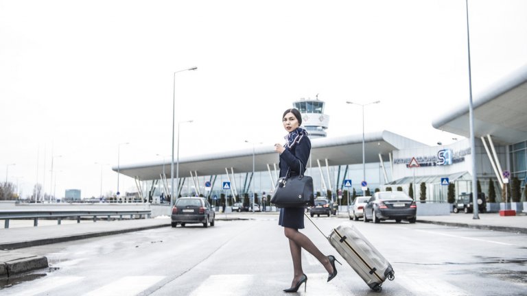 Няма човек, който да е виждал повече чанти и куфари от нея