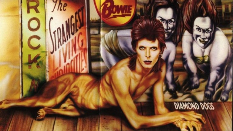 3 юли 1973: Дейвид Бауи убива Зиги Стардъст
Изпълнителят с вероятно най-значими трансформации в историята на популярната музика. Един от ранните му ходове е раздялата с алтер-егото му Зиги Стардъст в заключителен концерт със Spiders From Mars в Лондон, когато Зиги е на върха на славата. Подобно на Дилън, трансформациите на Бауи продължават през годините и го превръщат в Thin White Duke в средата на 70-те, в поп звезда през 80-те и във фронтмен на супергрупата Tin Machine в началото на 90-те.