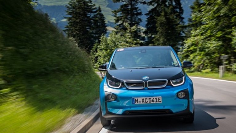 BMW отбелязва стабилен ръст през изминалата 2016 г. и запазва лидерската си позиция в премиум сегмента на българския пазар