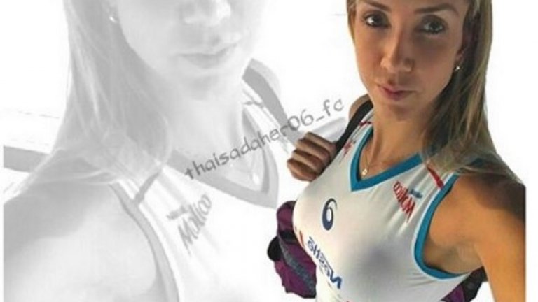 В момента Менезеш играе за бразилския Молико Нестле в родината си и дори е капитан на тима