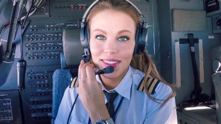 Пилотката Малин РидквистНевероятна физика, очи като на котка, дълги руси коси. Шведката Малин Ридквист е на 31 години, работи като пилот на Boeing 737 в Хърватско.