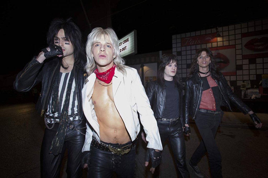 "Мръсотия"
Филмът е базиран на биографичната книга на Motley Crew, която разказва за създаването на една от най-известните глем рок банди.
В него има от всичко - наркотици, секс, скандали, алкохол в големи дози, типични за тогавашния музикален свят.
В ролята на Томи Лий Джоунс е рапарът и актьор Машийн Гън Кели, Даниъл Уебър е Винс Нийл, Дъглас Буут играе Ники Сикс, а Айвън Реон играе Мик Марс.Филмът е продуциран от самите Motley Crew.