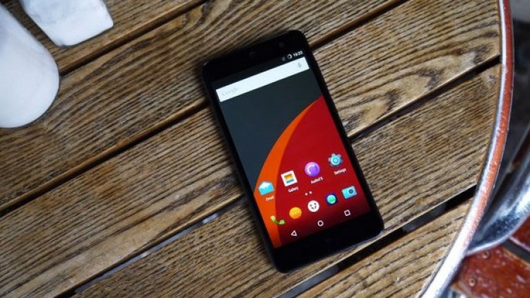 9. WileyFox Swift
Wileyfox пристигна и разтресе пазара на най-добрите евтини телефони. Последното от компанията е Swift, който е почти толкова впечатляващ като Storm.
Той идва с по-малък екран и малко по-слаб процесор от Storm. Особено много ни допадна задната камера, която прави зашеметяващи снимки.
Предимства: 
+ Добър екран
+ Добра камера
Недостатъци:
- Понякога потребителският интерфейс е малко сложен
- Неособено вдъхновяващ дизайн