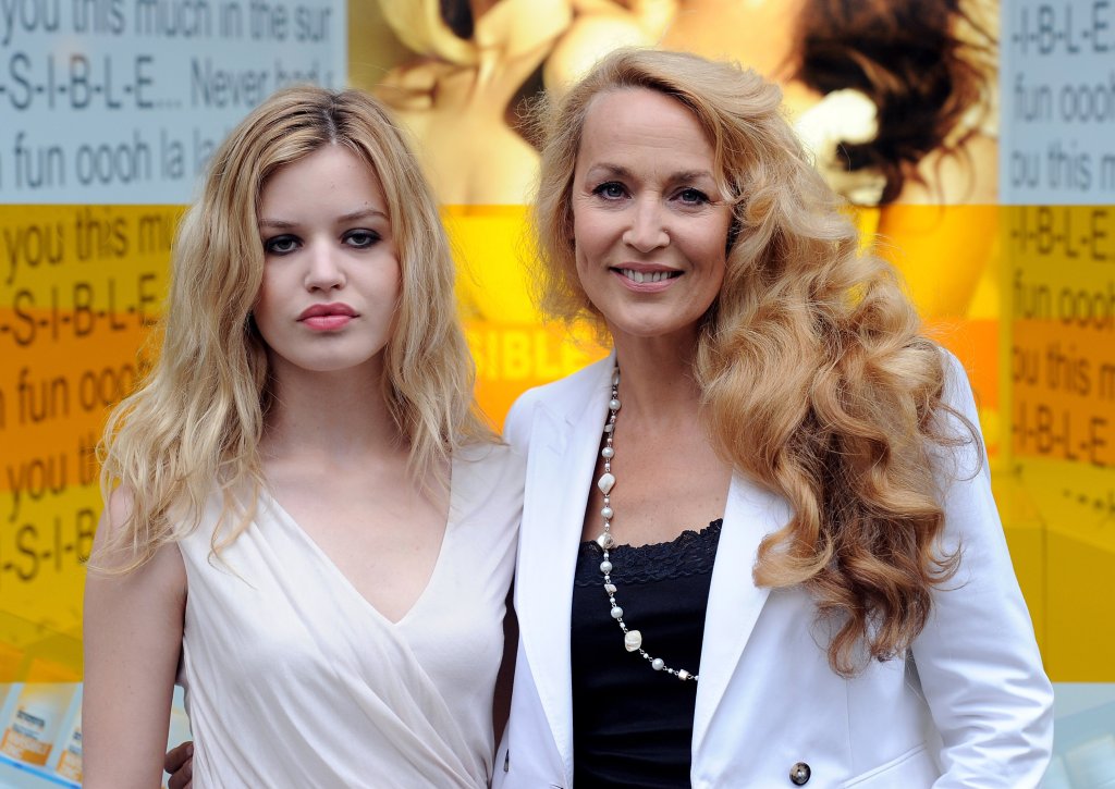 Джери Хол с по-малката си дъщеря Джейд