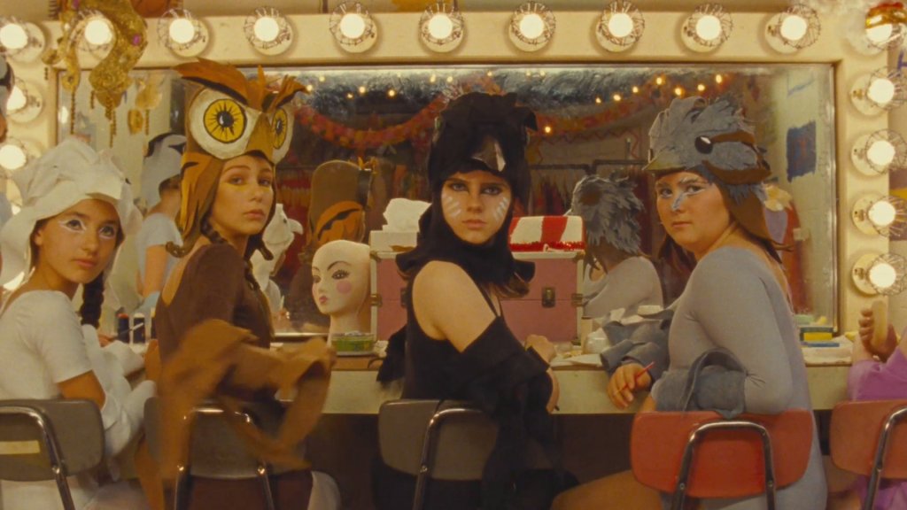 Moonrise Kingdom 
Един от тотално подценените филми на великолепния Уес Андерсън, който може да разкаже всяка история, дори най-баналната, все едно е вълшебно приключение до непознати места. Не е ли смисълът на киното именно в това. Moonrise Kingdom 
