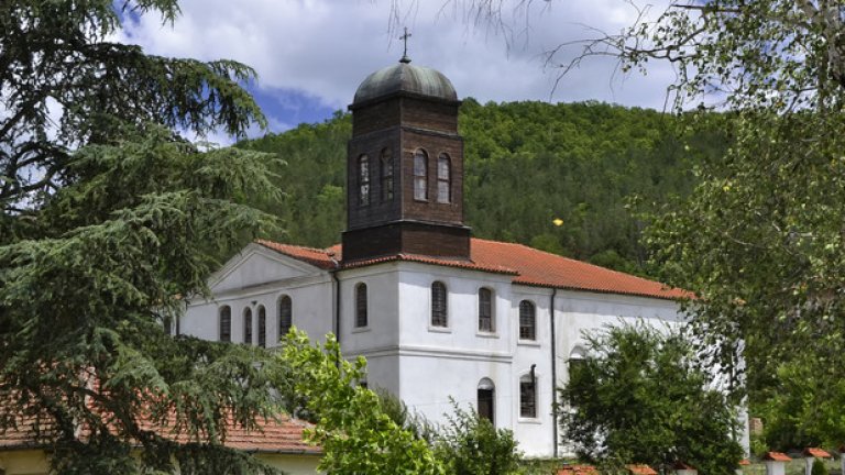 Близо до старото кметство се намира символът на село Кости  - църквата “Св. Св. Крил и Методий”. Храмът е построен в края на XIX век, а в него се съхраняват уникални старинни икони от периода XIVXVII век.