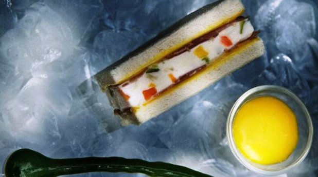 Сладоледеният сандвич на Игор Макия и Алберто Маркети от Торино върви като топъл хляб...   