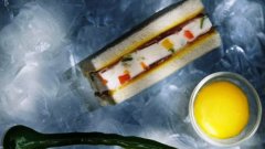 Сладоледеният сандвич на Игор Макия и Алберто Маркети от Торино върви като топъл хляб...   