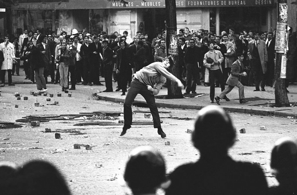 Червения май на 1968-а: Париж гореше, а спасението на хората беше Ролан Гарос