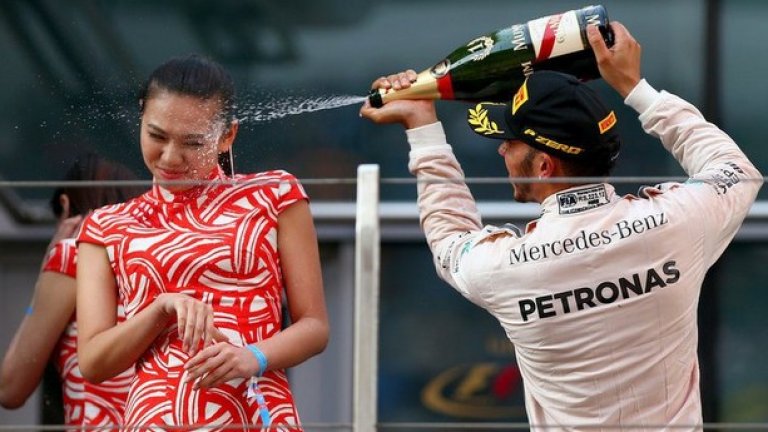 Случката от април, която донесе много критики на Люис