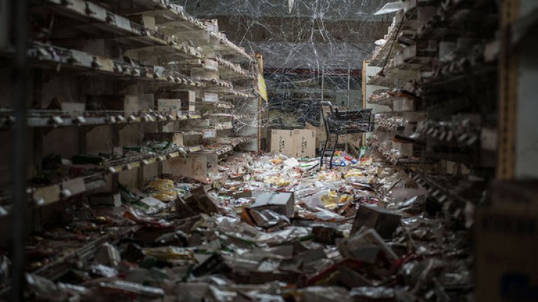 В този супермаркет вече висят паяжини над стоките