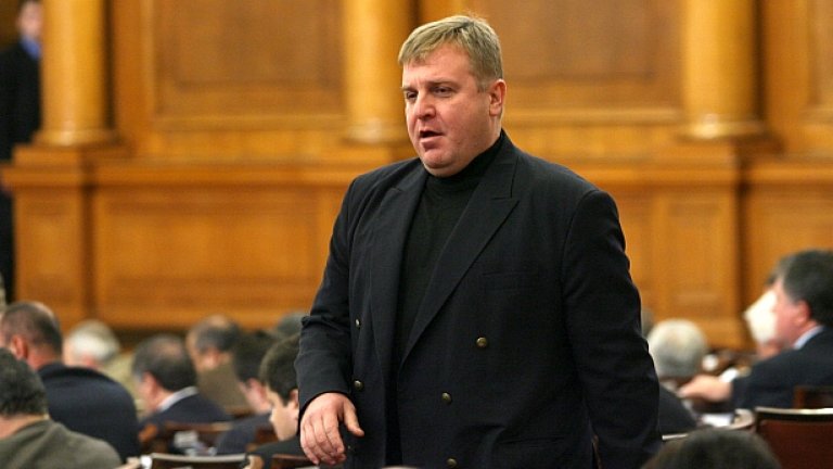 Българите в Западна Европа недоволстват от ограничаването на изборните им права, но Каракачанов твърди, че това не е вярно