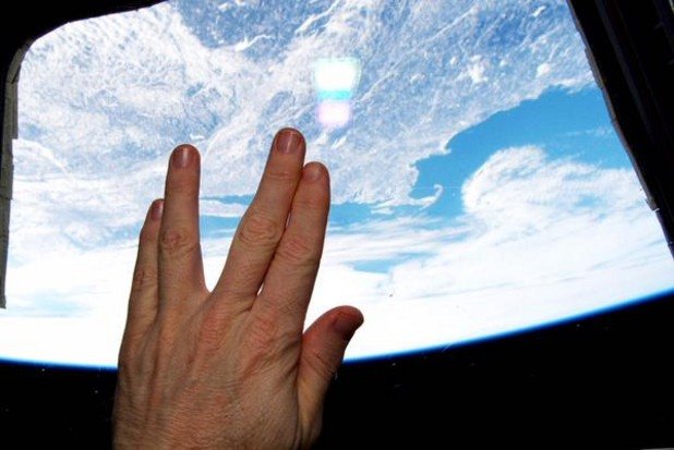 Астронавтът Тери Виртс се сбогува подобаващо с любимия си актьор.