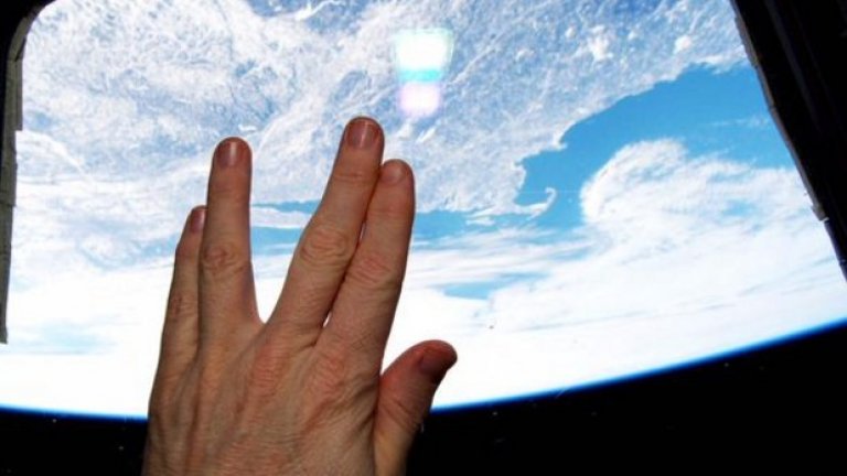 Астронавтът Тери Виртс се сбогува подобаващо с любимия си актьор.