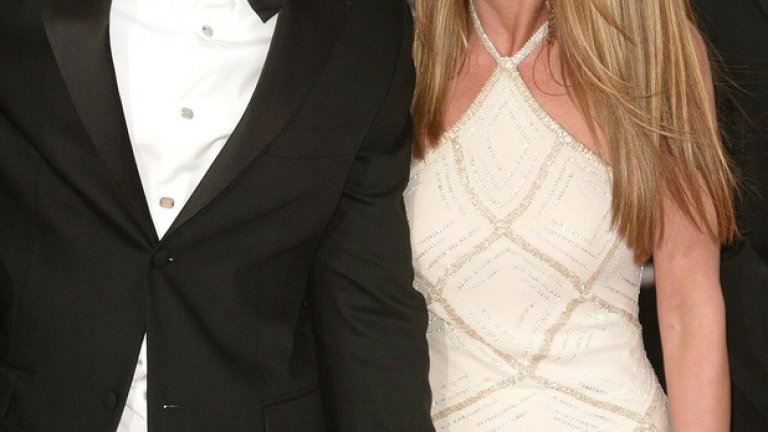 Връзката между Пит и Джоли започва около развода на актьора с първата му жена Дженифър Анистън.
