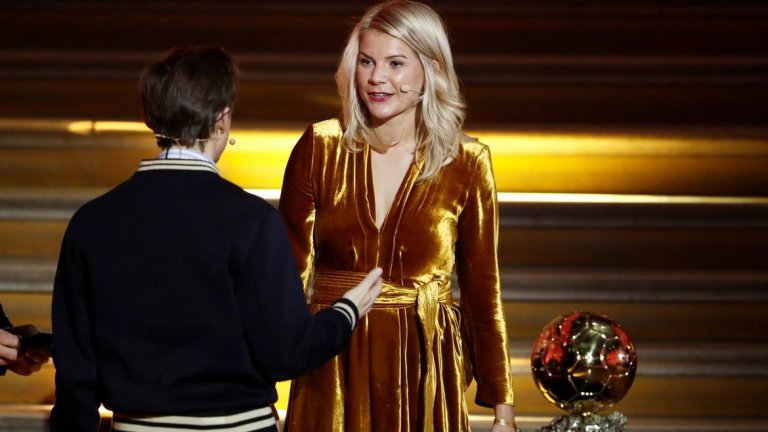 Ада Хегерберг спечели първата женска "Златна топка", но един въпрос от един диджей помрачи леко радостта й