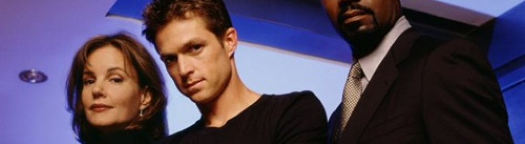 Now And Again
Един доста позабравен сериал, който сега си заслужава да бъде припомнен. Ню Йорк, наши дни (ако наши дни беше някъде около 2000 г.) - случайно подреждане на събитията ще доведе до там един мъж - любящ съпруг и баща - да бъде блъснат на релсите точно пред идващия влак на метрото. В един момент обаче той се събужда и то не в отвъдното. Той се намира в секретна лаборатория на американското правителство, в която умът и съзнанието му са били пренесени в изкуствено създаденото тяло на 26-годишен суперчовек, който има невероятна сила, бързина и ловкост. Така на героя е даден втори шанс за живот, с едното условие - да не търси абсолютно никакъв контакт с миналото си. Големият проблем - той все още адски много обича жена си и дъщеря си. Now and Again има този чар на старите сериали и определено може да ви подейства развлекателно в момент на изолация, когато вече сте изгледали всичко, което има за гледане.