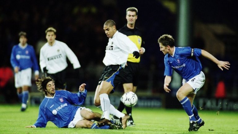 Адриано
Договорът му бе прекратен по взаимно съгласие, след като Моу опита, но не успя да върне Императора към най-добрите му години.