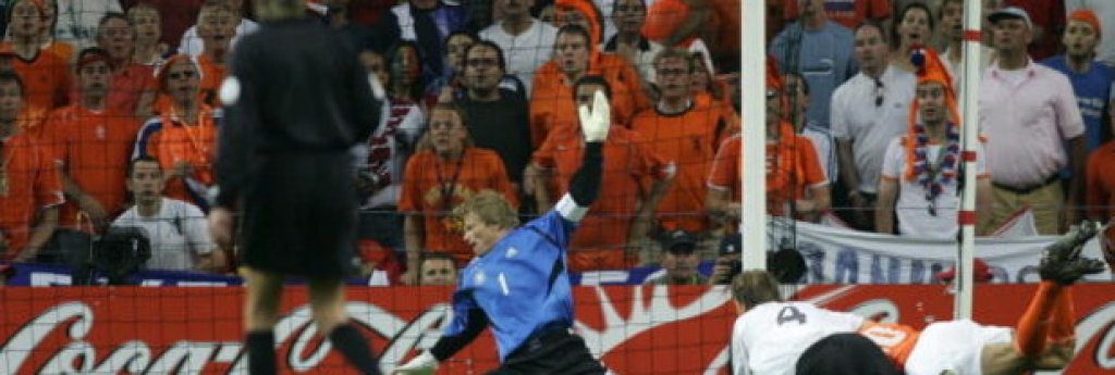 Рууд ван Нистелрой. Отново Евро 2004. Голове за 1:1 срещу Германия, 2:3 срещу Чехия и два за 3:0 над Латвия. Холандия отпадна на полуфинал след 1:2 от домакина Португалия. 
