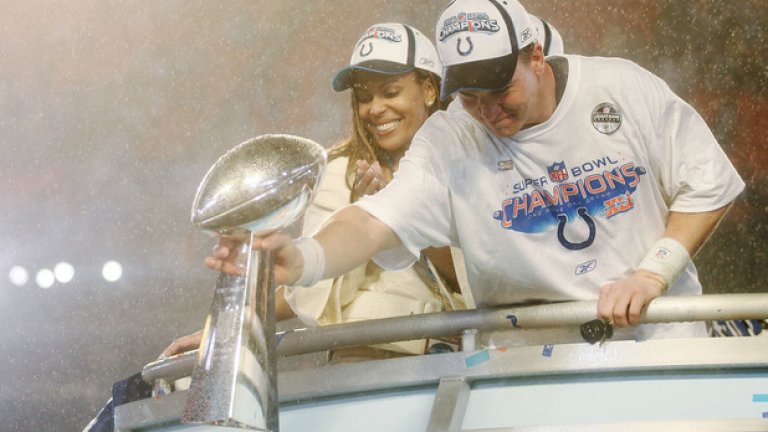 Февруари 2007 г. Пейтън с купата Винс Ломбарди след спечеления Супербоул срещу Чикаго.