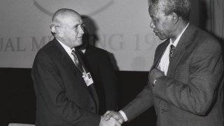 Frederik_de_Klerk_with_Nelson_Mandela_-_World_Economic_Forum_Annual_Meeting_Davos_1992