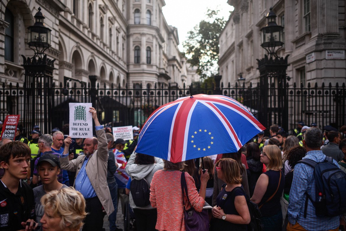 Протести срещу предложението на премиера Борис Джонсън имаше в Лондон и големите градове на страната