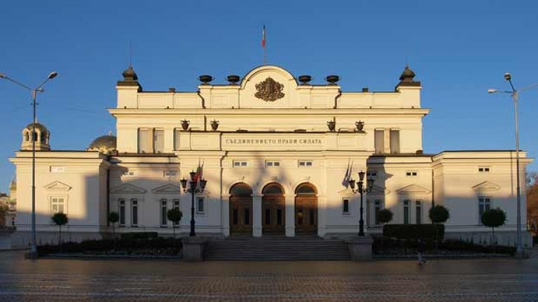 Депутатите се разбързаха, за да излязат в отпуск от 2 август