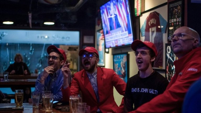 Шанхай, Китай. Първите реакции на хора в квартален бар веднага след новината, че Доналд Тръмп е следващият американски президент.