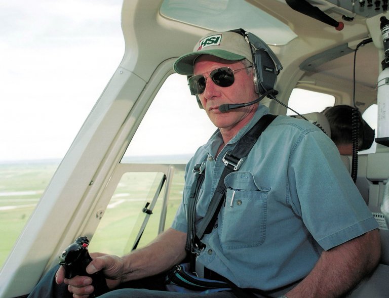 Пилотът на хеликоптера казва "Добро утро" с гласа на Хан Соло. Защото е Харисън Форд.