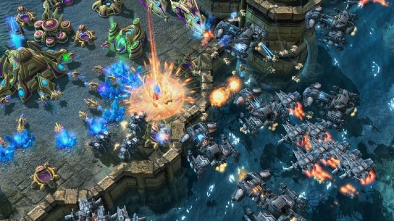 Starcraft 2
Манията по Starcraft владее все повече геймъри - особено в Южна Корея, но и в други страни от Азия. Стратегическата игра е толкова популярна, че играчите анализират сесиите си пред журналисти, така както го правят футболистите след големи мачове. Целта на играта е да подобриш собствените си позиции чрез хитри тактики - качество, за което Starcraft си е изградила дългогодишна репутация. 
12 години след появата на първото заглавие от серията Starcraft, през 2010 г. беше направена премиерата на "наследника" Starcraft II. Големите асоциации по електронни спортове веднага включиха играта в програмите на световните турнири за професионалисти. 
Starcraft запали искрата на бума на гейминг-индустрията, като заедно с Diablo и Warcraft доведе до масовия успех на студиото Blizzard.
