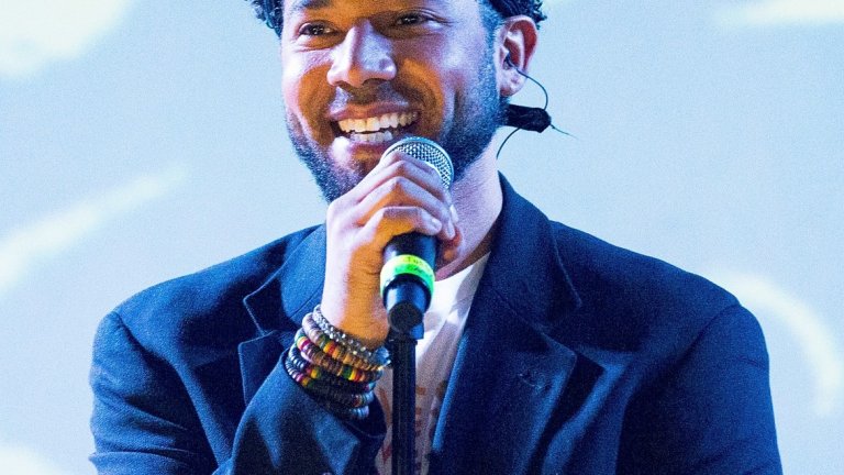 Джуси Смолет е станал жертва на двама мъже, които са крещяли расистки и хомофобски обиди по него.