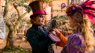 Disney, Алиса в огледалния свят