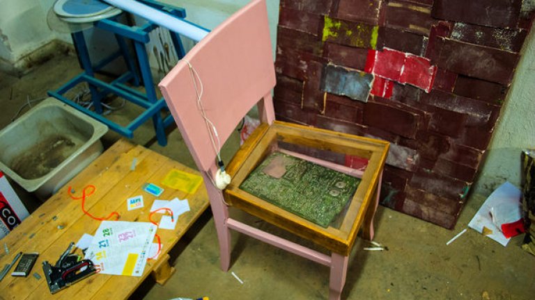 Стол с вграден mp3-плейър