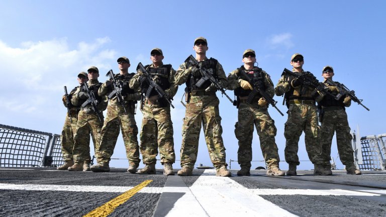 8. Турция
На служба в турската армия са зачислени 743 415 души, от които 382 000 са на активна служба. Тя разполага с общо 1018 самолета и вертолета, като 207 са изтребители, 207 щурмоваци, 439 транспортни самолета, 276 тренировъчни самолета, 455 хеликоптера, от които 70 са бойни. Към сухопътните сили на Турция се включват 2445 танка, 7550 бронирани бойни машини, 1013 самоходни артилерийски установки, 697 оръдия и 811 ракетни установки. Военноморските сили на Турция включват общо 194 кораба, като в тях се включват 16 фрегати, 9 корвети, 12 подводници, 34 патрулни кораба и 11 миночистачи. Бюджетът за отбрана на Турция възлиза на 8 208 000 000 долара.