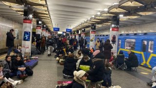 People_on_a_metro_station_during_Russian_invasion,_Kyiv,_2022