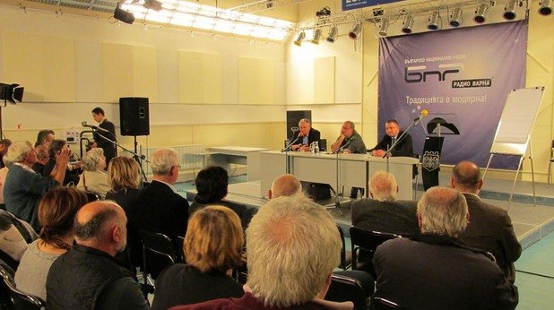  Дебат за демократичните промени събра десните във Варна
