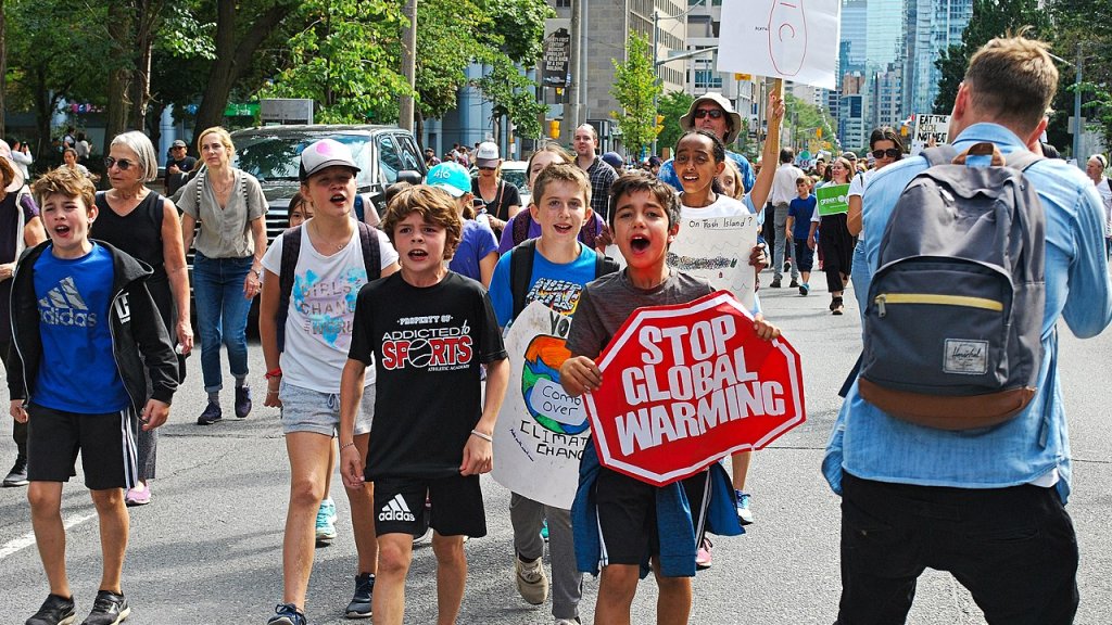 _Stop_Global_Warming__child_demonstrators_in_Toronto_27_Sep_2019