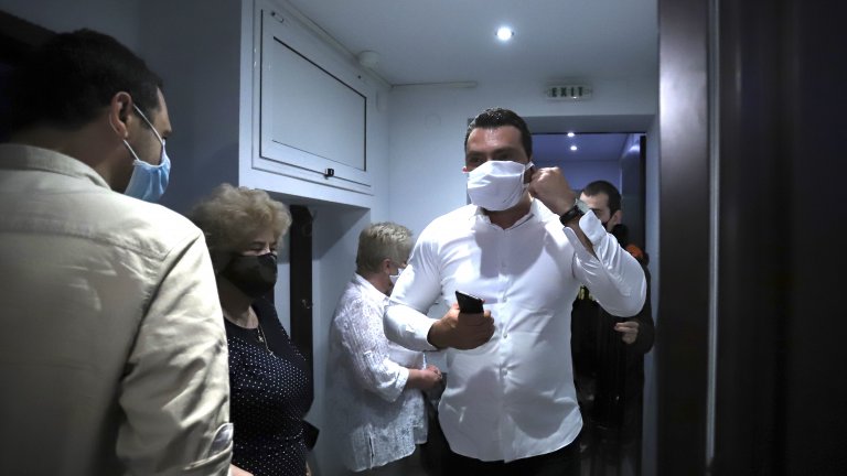 Така общият брой на регистрираните случаи на коронавирус в столетницата станаха 6