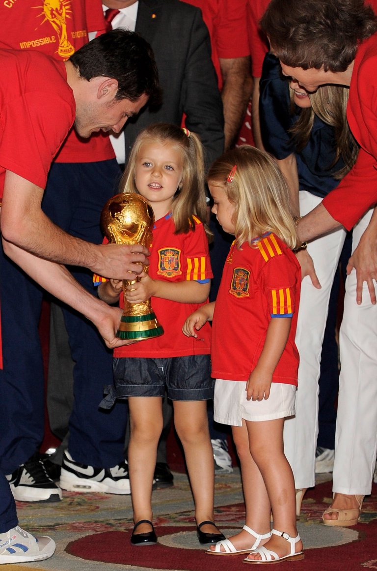 Леонор със Световната купа през 2010 г.