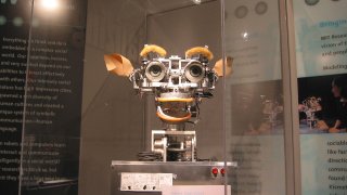 1280px-Kismet_robot_at_MIT_Museum