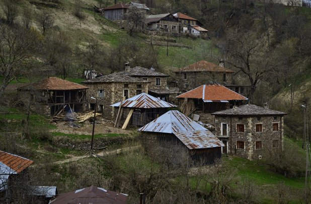 На няколко километра от българо-гръцката граница почти изоставеното село Киселчово отново намира сили, за да продължи съществуването си (ГАЛЕРИЯ)