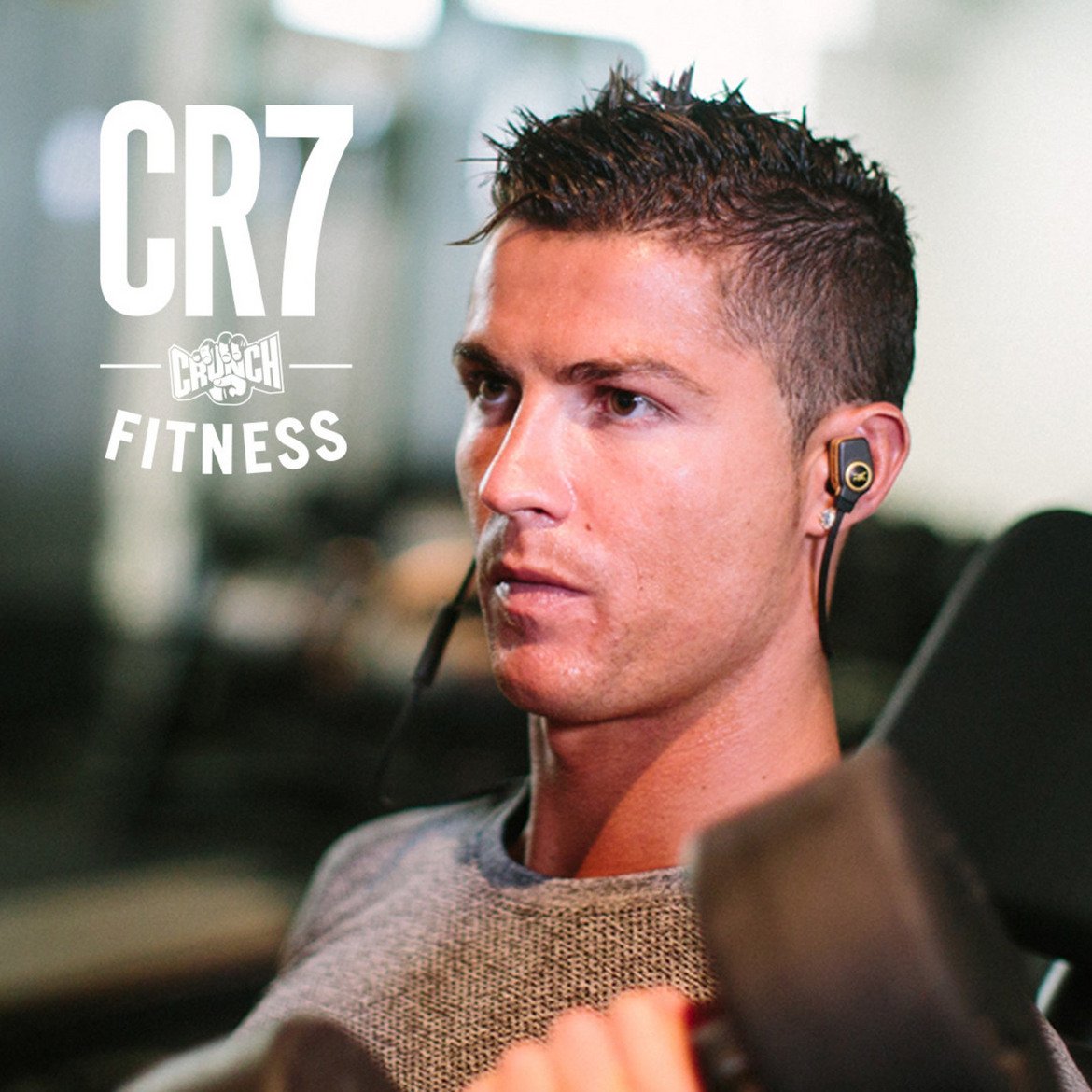 Роналдо във фитнеса
... Отидете във фитнеса на Кристиано. Португалецът сключи договор с Crunch Fitness, за да стартира собствена верига фитнес салони брандирани с марката CR7.
