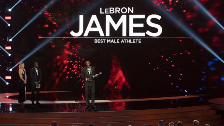 2. Леброн и баща му никога не се срещат. Повечето източници, за разлика от ESPN, дори твърдят, че Антъни никога не е правил опит да се запознае с именития си син.