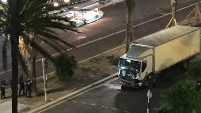 Спират тиража на "Пари мач" заради снимки от атентата в Ница