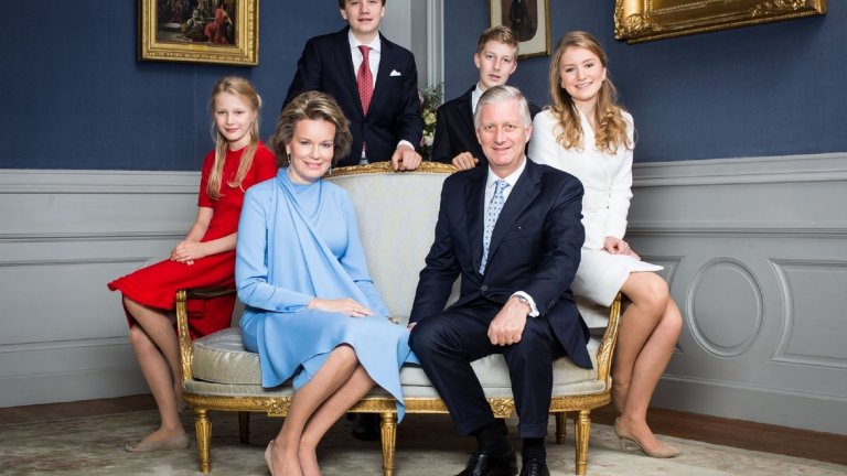 Младата принцеса е дъщеря на крал Филип Втори и кралица Матилда, а цялото й име е - Елизабет Тереза Мария Хелена Белгийска, херцогиня Брабантска от династията Сакс-Когург и Гота. Близките й я наричат Лиза.