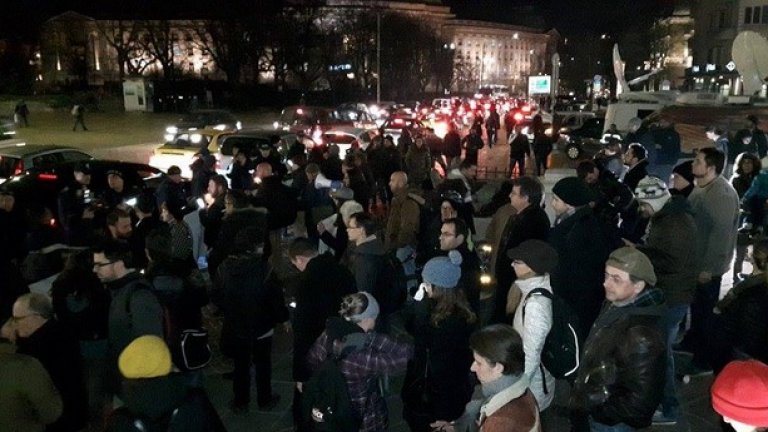 Протестът пред Народното събрание тази вечер е обявен за 18:30 часа