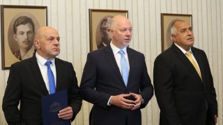 Скандал във "Величие", отцепници, независими и много, много сложни сметки