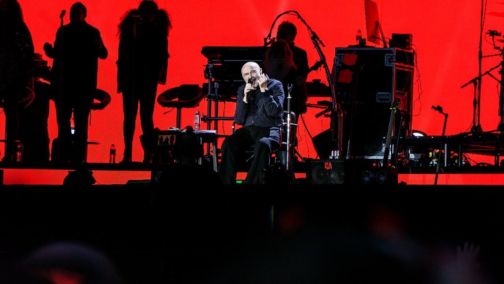Phil_Collins_-_BST_Hyde_Park_-_Friday_30th_June_2017_PCollinsBST300617-26_(35649688476)