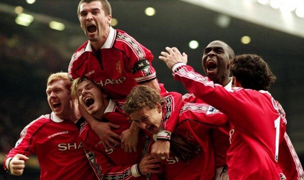 1999 г., Юнайтед - Ливърпул 2:1. След ранен гол на Майкъл Оуен Ливърпул изглеждаше в пълен контрол на "Олд Трафорд". В 89-ата минута обаче Юнайтед изравни с гол на Дуайт Йорк, а в следващата атака вкара Оле Гунар Солскяер, вечната златна резерва. Същият сценарий по-късно този сезон Юнайтед приложи на Байерн на финала в Шампионската лига.