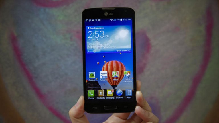 LG Optimus L90
LG Optimus L90 (110 долара) е друг евтин телефон за T-Mobile. Той е със сходни спецификации на Moto E, но софтуерът не е толкова елегантен, и има много предварително инсталирани приложения, които вероятно нито желаете, нито са ви необходими. Също така той не поддържа LTE.